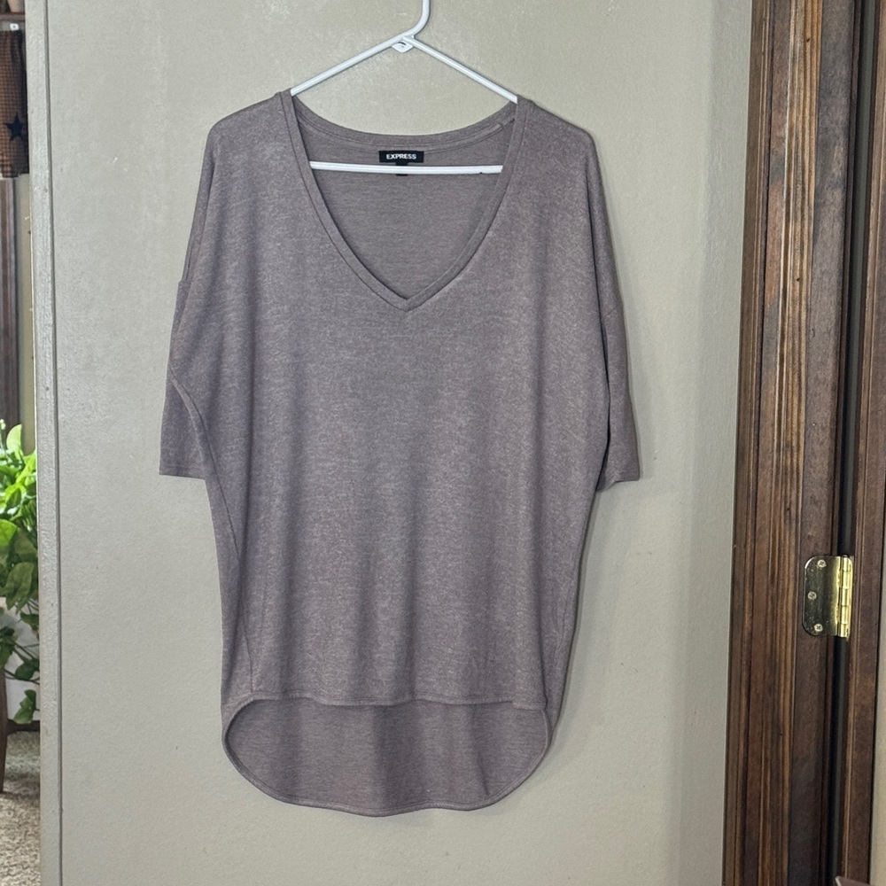 Express Women's Mauve Short Sleeve V-Neck